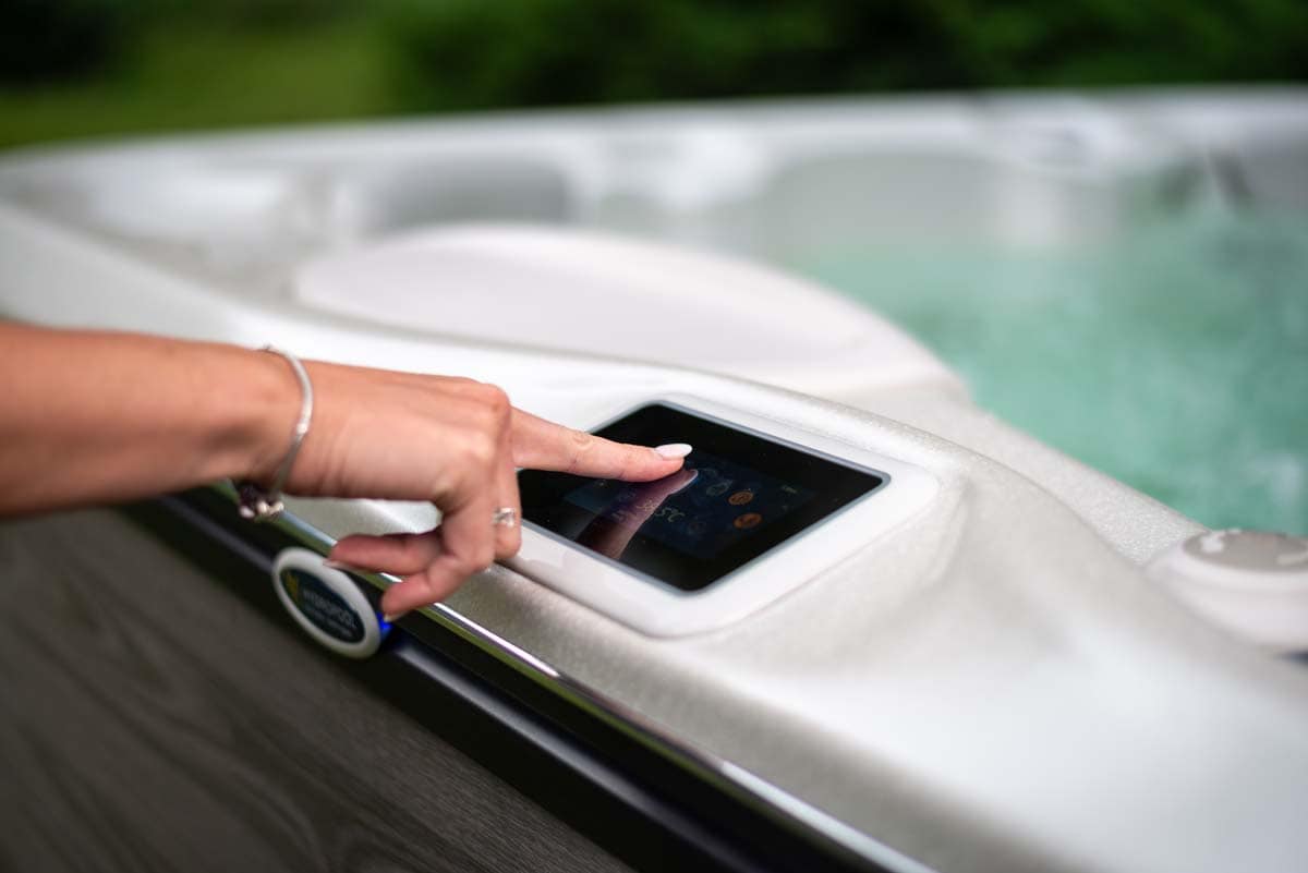 Hydropool udendørs spa touchskærm